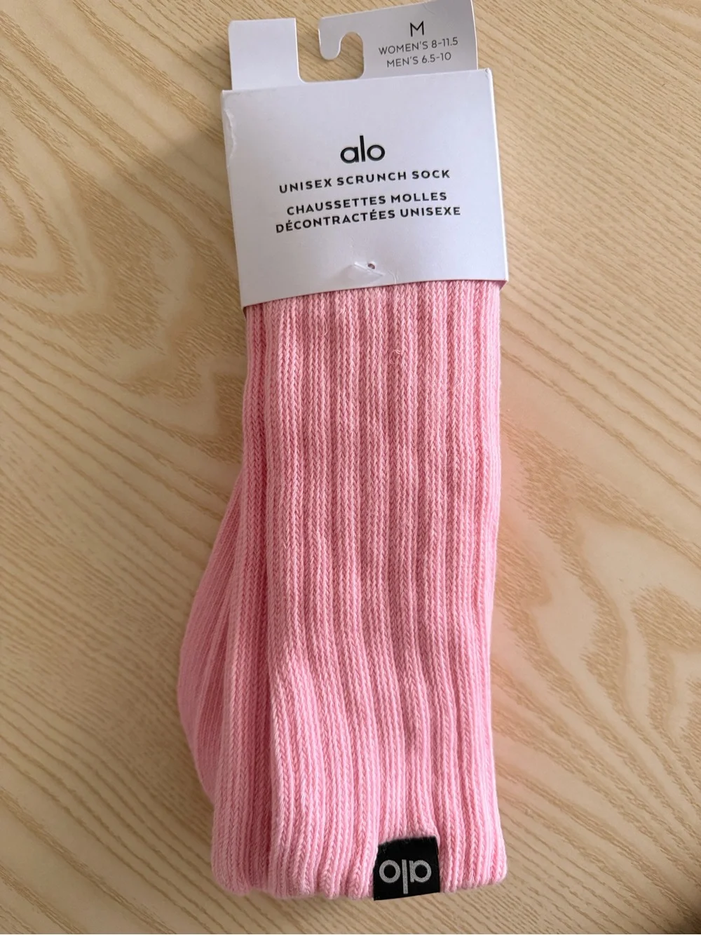 Alo Yoga Unisex Scrunch Socks in the color 